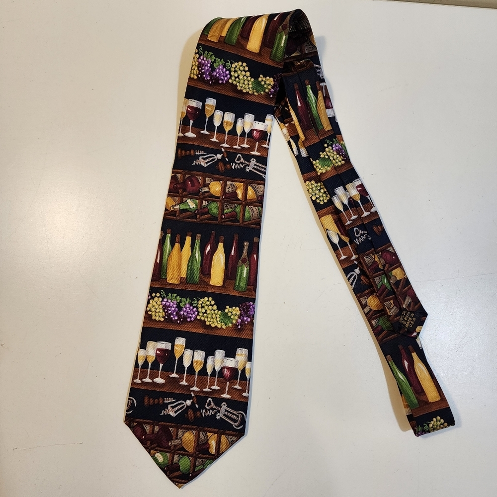 ALYNN Neckwear Silk Vibrant Wine Bottle Tie